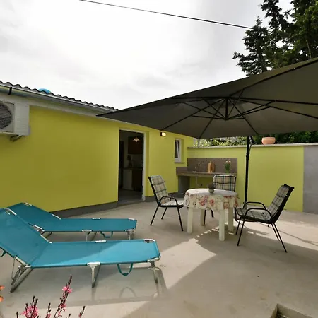 Cozy Garden Apartment Fazana