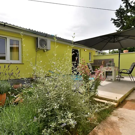 Cozy Garden Apartment Fazana