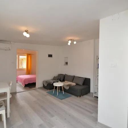 Cozy Garden Apartment Fazana